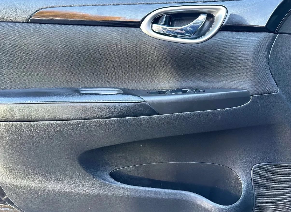 Used 2019 Nissan Sentra SV w/ Special Edition Package FWD image 5