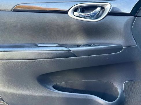 Used 2019 Nissan Sentra SV w/ Special Edition Package FWD image 5