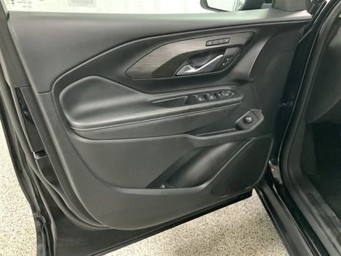 Used 2024 GMC Terrain SLT image 14