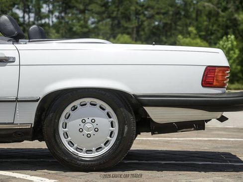 Used 1988 Mercedes-Benz 560 SL image 5