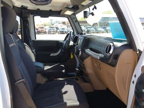 Used 2014 Jeep Wrangler Unlimited Sahara w/ Connectivity Group AWD/4WD image 29