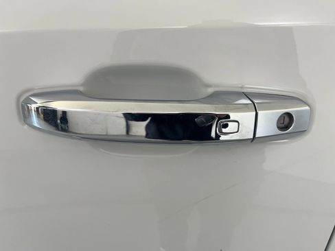 Used 2021 GMC Sierra 1500 SLT w/ SLT Convenience Package image 18