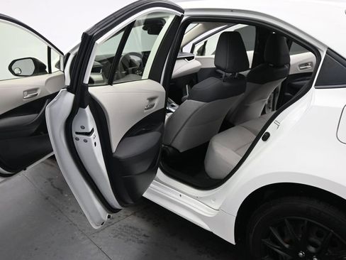Used 2020 Toyota Corolla LE image 15