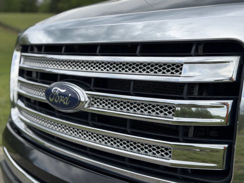 Used 2013 Ford F150 Lariat w/ Luxury Equipment Group image 9