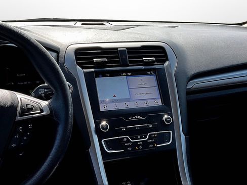 Used 2019 Ford Fusion SE image 6