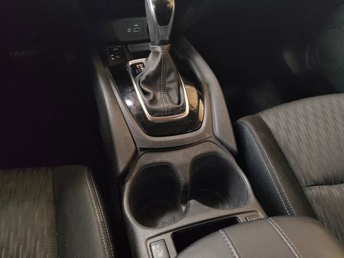 Used 2019 Nissan Rogue SV w/ Premium Package image 26