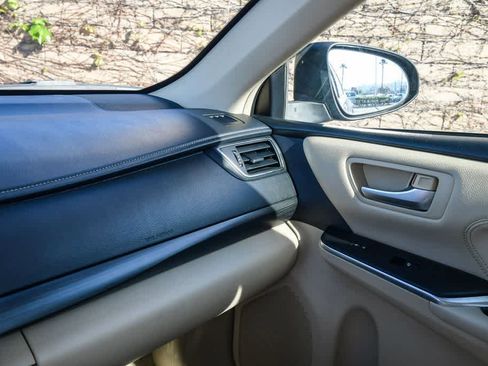 Used 2017 Toyota Camry XLE image 22