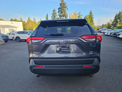 Used 2019 Toyota RAV4 LE w/ Carpet Mat Package AWD/4WD image 4