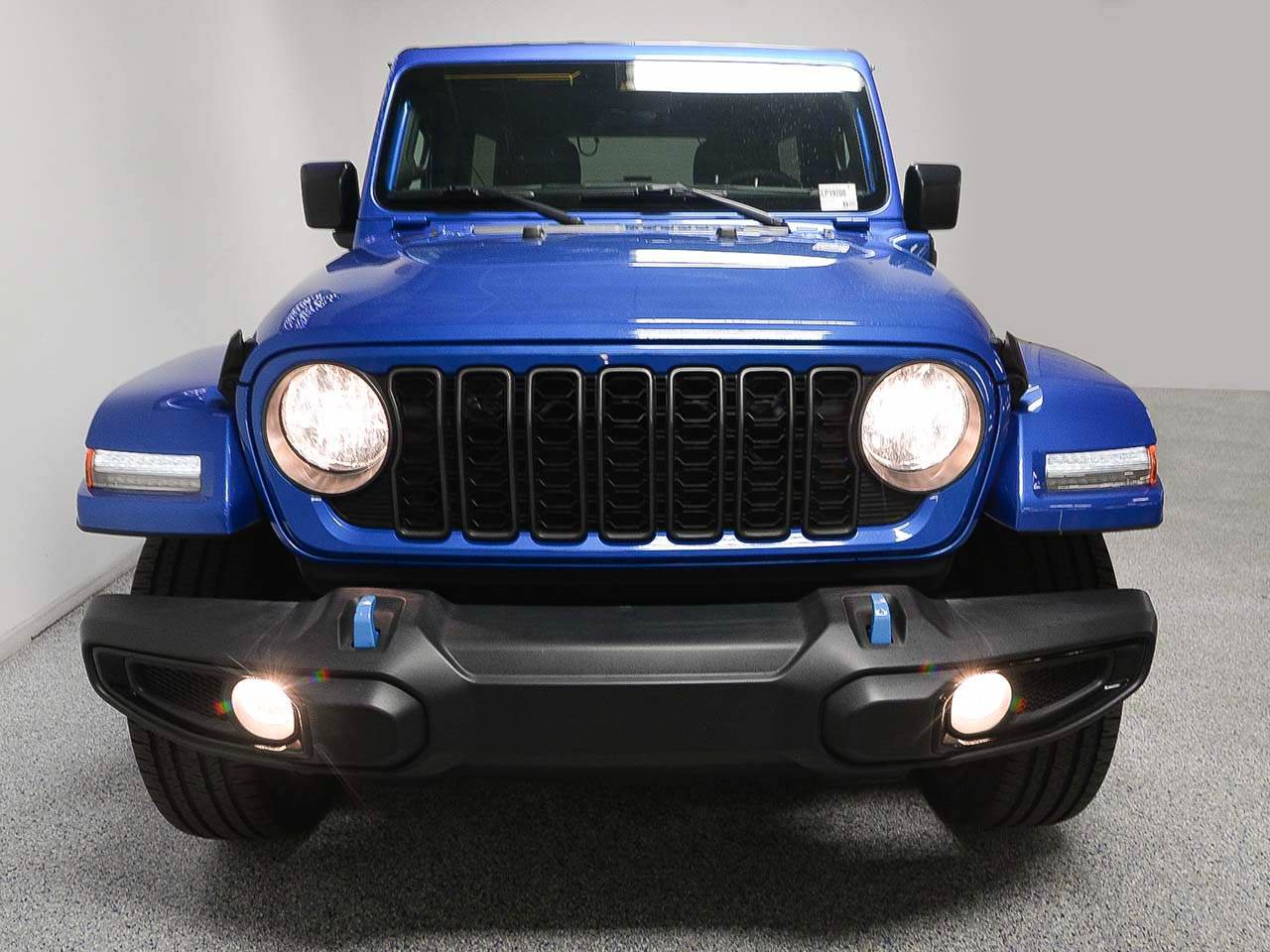 Used 2024 Jeep Wrangler Unlimited AWD/4WD image 2