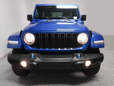 Used 2024 Jeep Wrangler Unlimited AWD/4WD image 2
