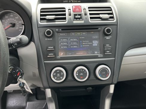 Used 2017 Subaru Forester 2.5i AWD/4WD image 22
