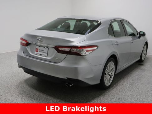 Used 2018 Toyota Camry XLE image 7