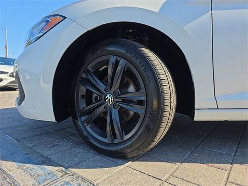 Certified 2024 Volkswagen Jetta SE image 33