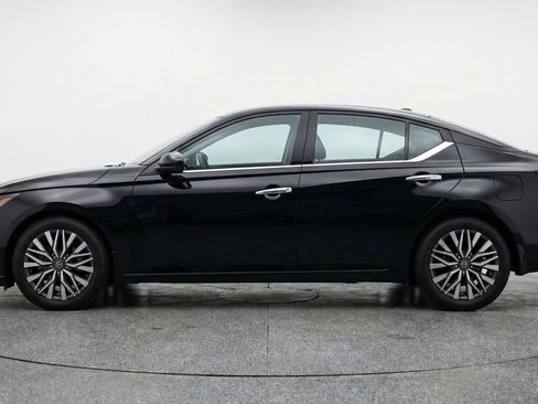 Used 2025 Nissan Altima 2.5 SV image 5