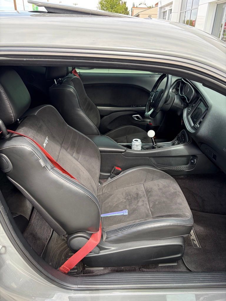Used 2017 Dodge Challenger SRT RWD image 9