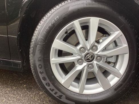 Certified 2025 Toyota Camry LE image 5