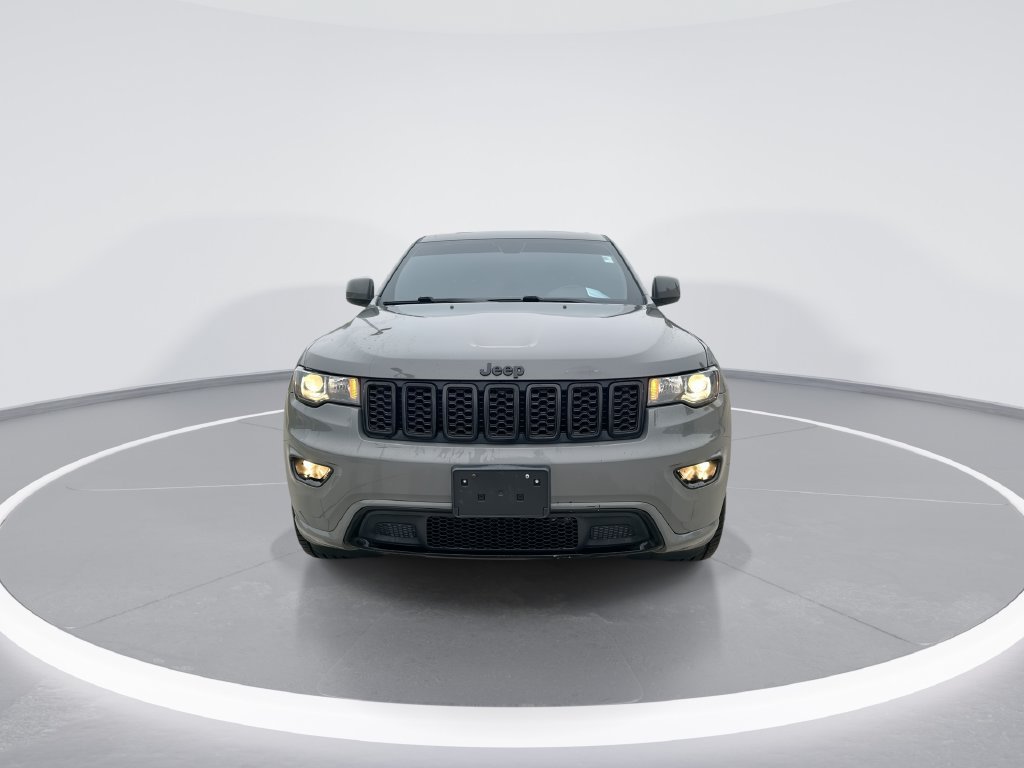 Used 2021 Jeep Grand Cherokee Laredo X AWD/4WD image 3