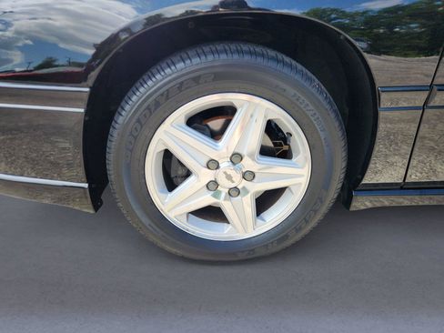 Used 2004 Chevrolet Impala SS w/ Preferred Equipment Group FWD image 9