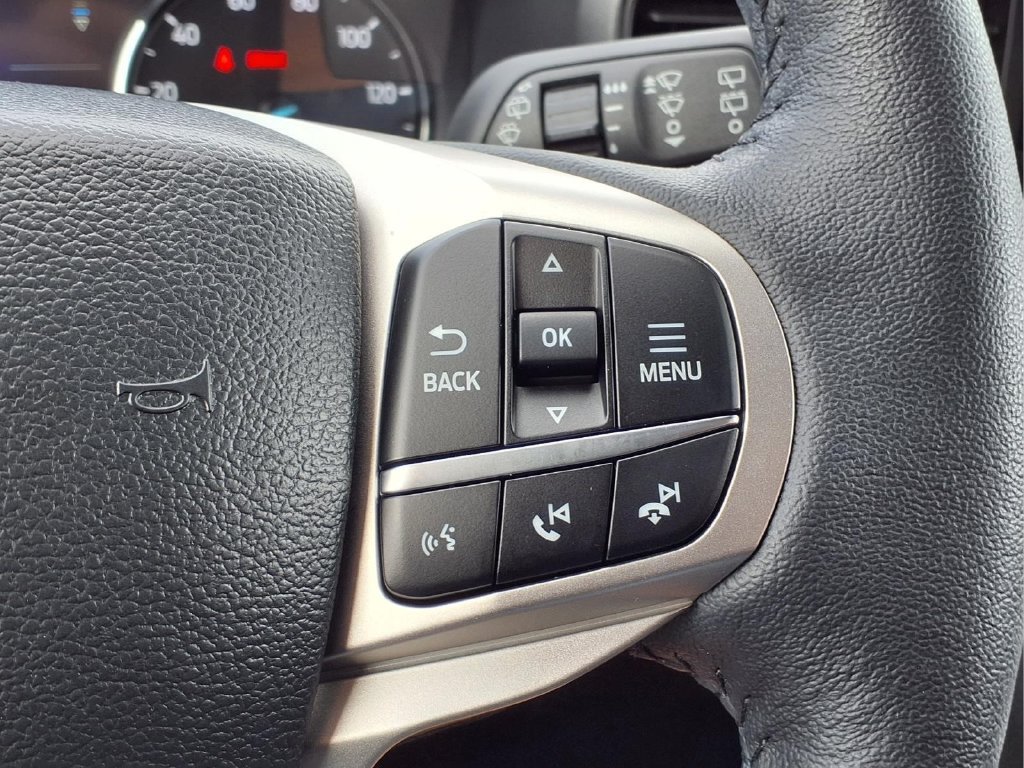 Used 2024 Ford Explorer XLT AWD/4WD image 21