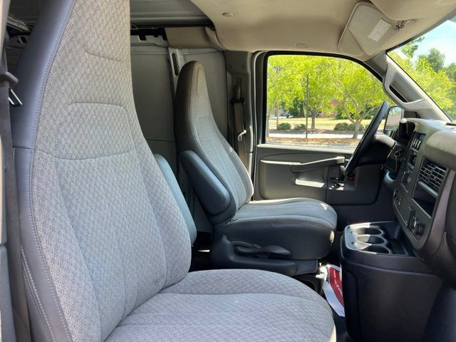 Used 2016 Chevrolet Express 2500 RWD image 17