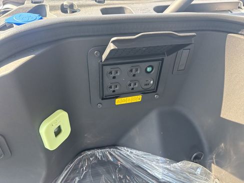 Used 2025 Ford F150 Lightning XLT image 26