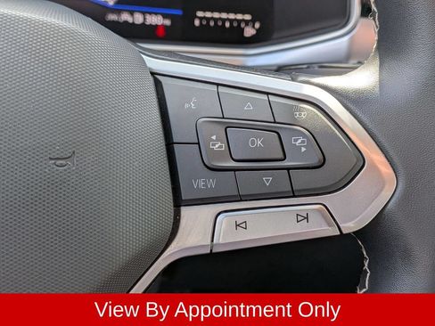 Used 2025 Volkswagen Taos SE AWD/4WD image 21