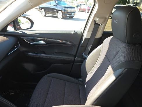 Used 2023 Buick Envision Preferred FWD image 29