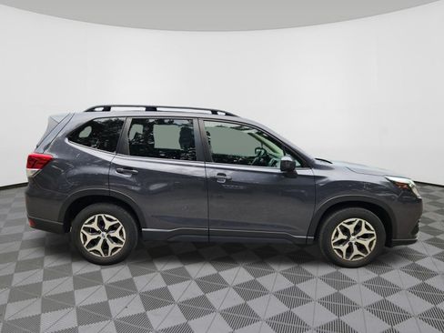 Used 2022 Subaru Forester Premium AWD/4WD image 6