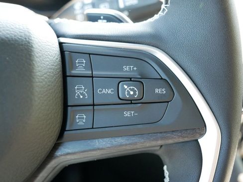 Certified 2025 Jeep Grand Cherokee L Limited w/ Luxury Tech Group II image 42