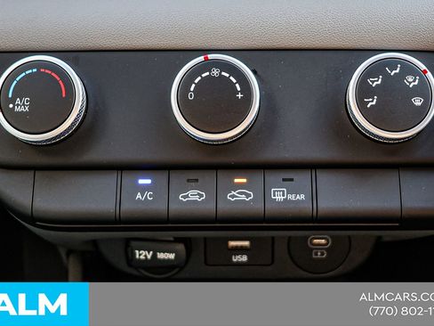 Used 2025 Hyundai Elantra SE image 33