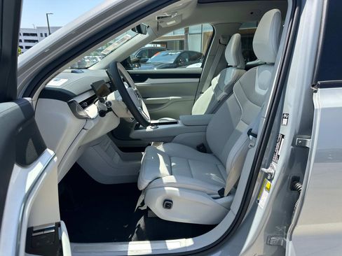New 2025 Volvo EX90 Plus image 13