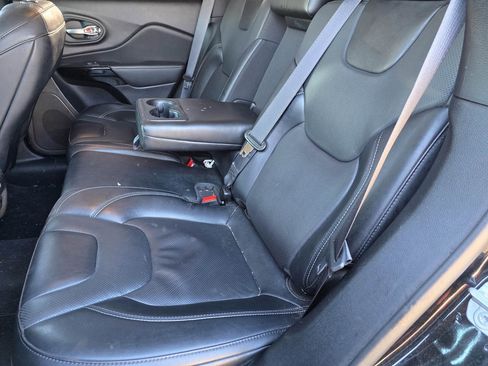 Used 2023 Jeep Cherokee Altitude Lux image 25