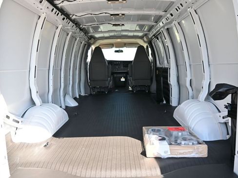 New 2026 GMC Savana 3500 Extended image 10