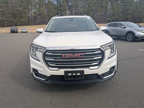 Used 2024 GMC Terrain SLT FWD image 2