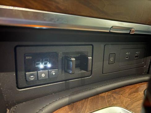 Used 2024 Nissan Armada SL w/ Captain's Chairs Package image 41