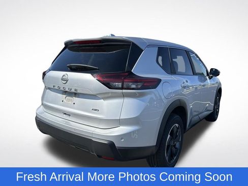 Used 2025 Nissan Rogue SV AWD/4WD image 4