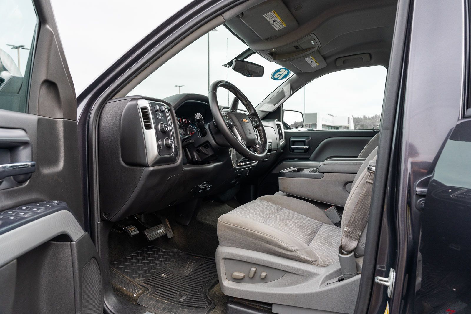 Used 2015 Chevrolet Silverado 1500 LT w/ LT Convenience Package AWD/4WD image 17