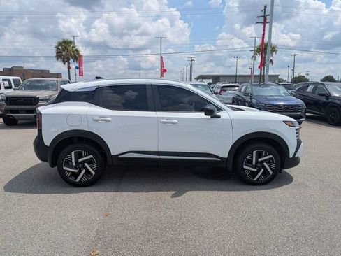 Used 2026 Nissan Kicks SV FWD image 2
