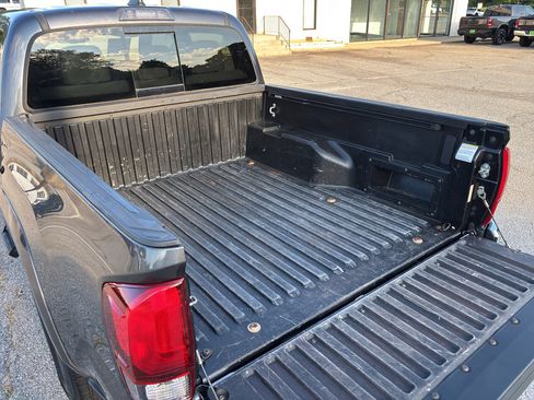Used 2020 Toyota Tacoma SR5 RWD image 32