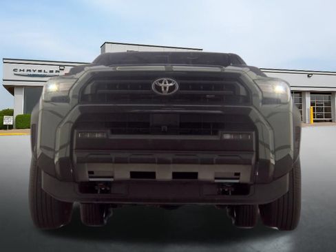 Used 2025 Toyota 4Runner SR5 AWD/4WD image 3