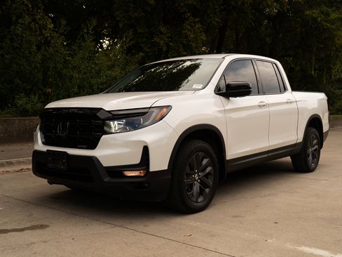 Certified 2024 Honda Ridgeline Sport image 5