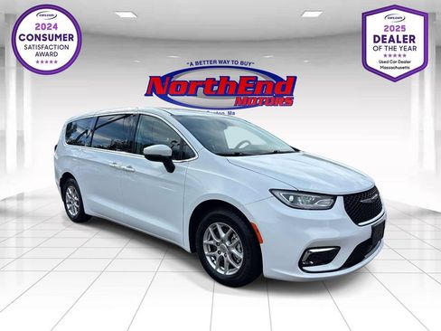 Used 2023 Chrysler Pacifica Touring-L FWD image 1