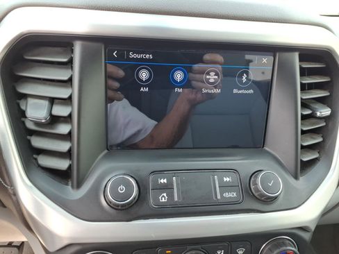 Used 2021 GMC Acadia SLE FWD image 16