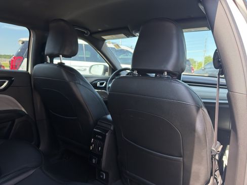 Used 2025 Jeep Compass Limited AWD/4WD image 17