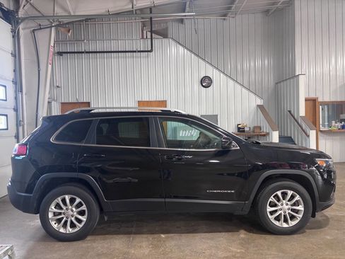 Used 2019 Jeep Cherokee Latitude w/ Popular Appearance Group AWD/4WD image 3