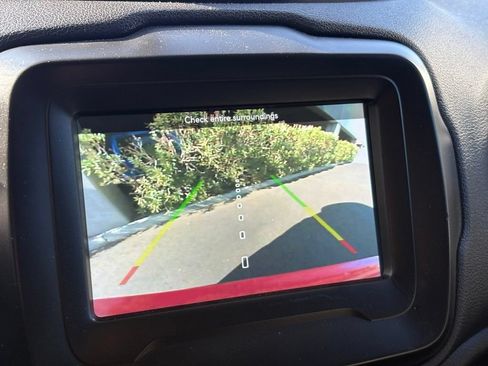 Certified 2021 Jeep Renegade Latitude FWD image 14