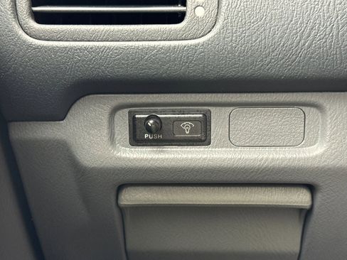 Used 1998 Isuzu Oasis S FWD image 34