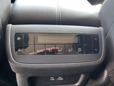 Used 2025 Nissan Pathfinder SV AWD/4WD image 30