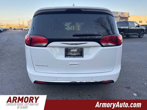 Used 2020 Chrysler Pacifica Touring-L Plus image 5
