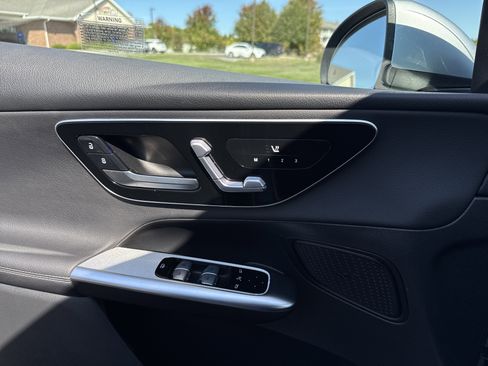 Used 2025 Mercedes-Benz GLC 300 4MATIC image 14